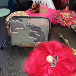 💕💕💕 Zip Around Camo Wallet  💥💥💥